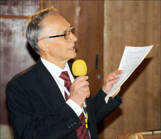 С докладом выступает В.А.Симоненко